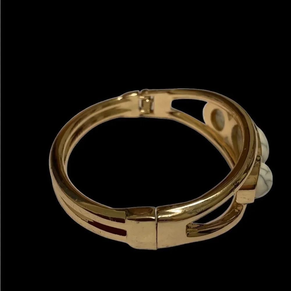 White Turquoise Bracelet   - Picture 4 of 11